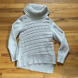 Simply Vera Vera Wang ivory turtleneck sweater. Size: Medium